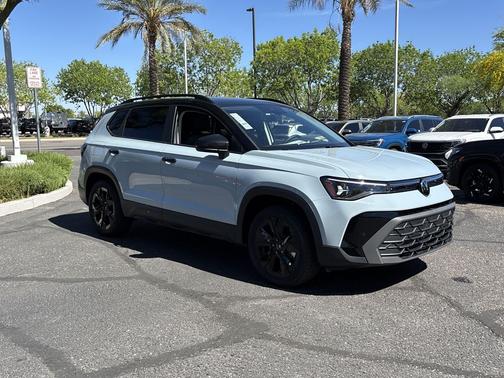 Monument Gray w/Dp Blk Rf 2026 Volkswagen Taos SE Black