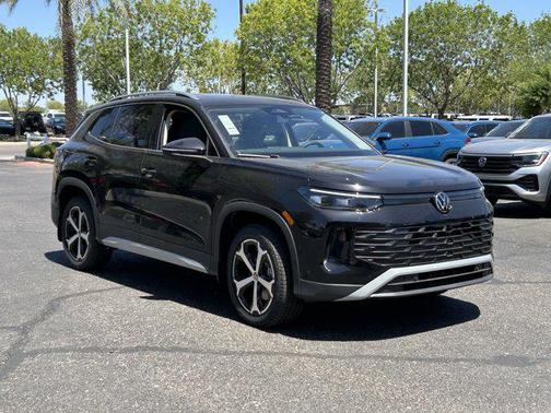 Deep Black Pearl 2026 Volkswagen Tiguan 2.0T SE 4MOTION