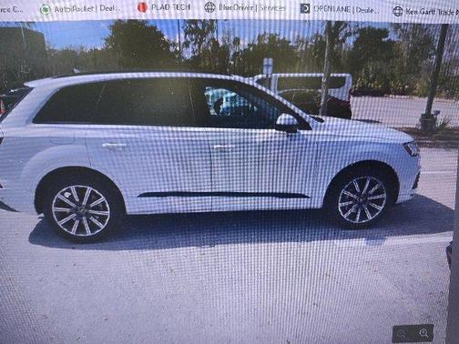 2023 Audi Q7 45 Premium Plus