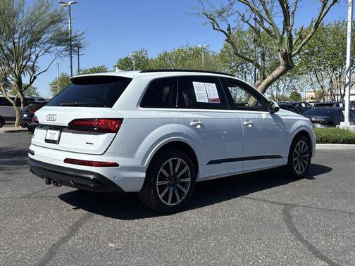 Glacier White Metallic 2023 Audi Q7 45 Premium Plus