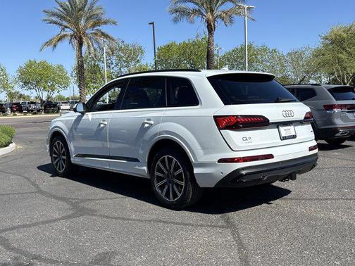 2023 Audi Q7 45 Premium Plus