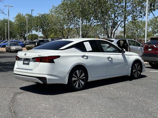 Pearl White Tricoat 2022 Nissan Altima 2.5 SV