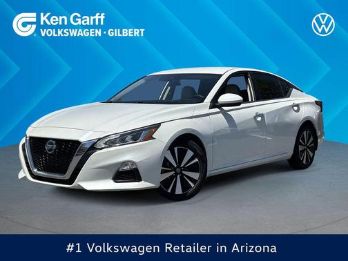 Pearl White Tricoat 2022 Nissan Altima 2.5 SV