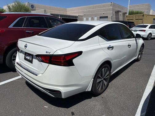 Pearl White Tricoat 2022 Nissan Altima 2.5 SV