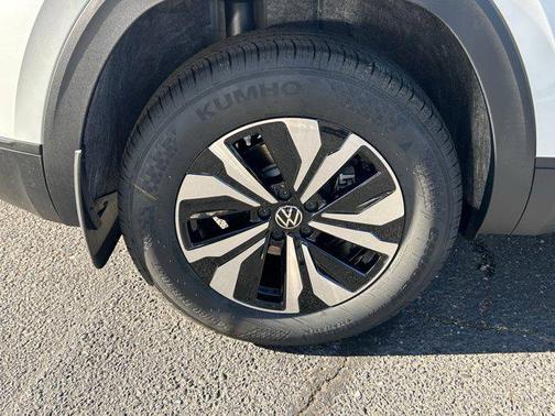 2026 Volkswagen Atlas Cross Sport 2.0T SE