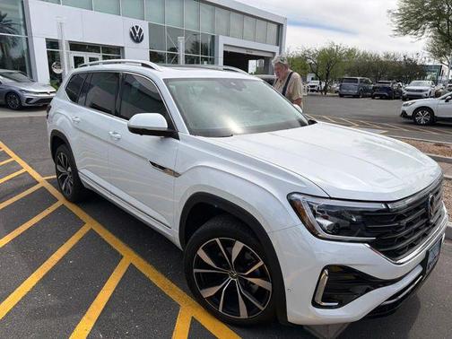 Opal White Pearl 2024 Volkswagen Atlas 2.0T SEL Premium R-Line 4MOTION
