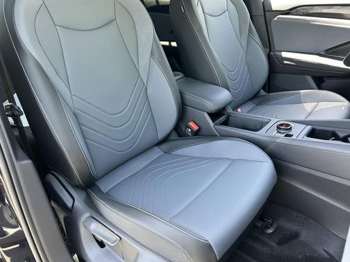 deep black pearl 2026 Volkswagen Tiguan 2.0T SE R-Line Black
