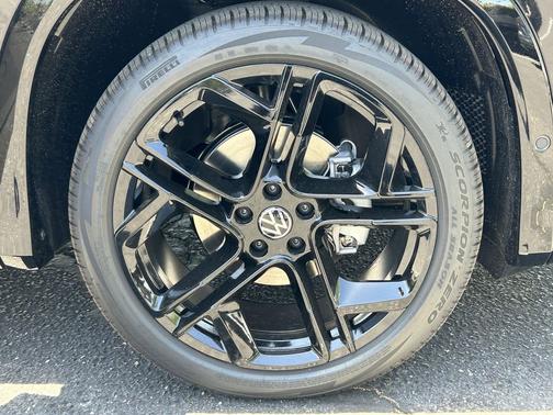 deep black pearl 2026 Volkswagen Tiguan 2.0T SE R-Line Black