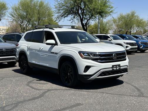 Pure White 2021 Volkswagen Atlas 3.6L SE w/Technology