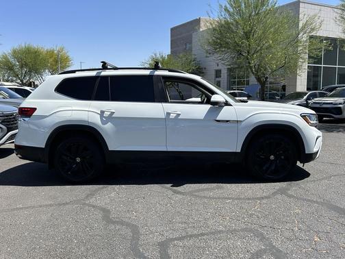 Pure White 2021 Volkswagen Atlas 3.6L SE w/Technology