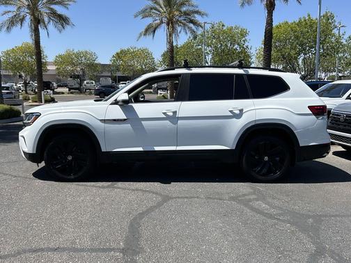 Pure White 2021 Volkswagen Atlas 3.6L SE w/Technology