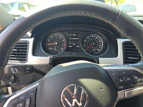 Pure White 2021 Volkswagen Atlas 3.6L SE w/Technology
