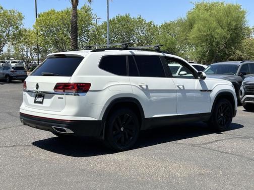 Pure White 2021 Volkswagen Atlas 3.6L SE w/Technology