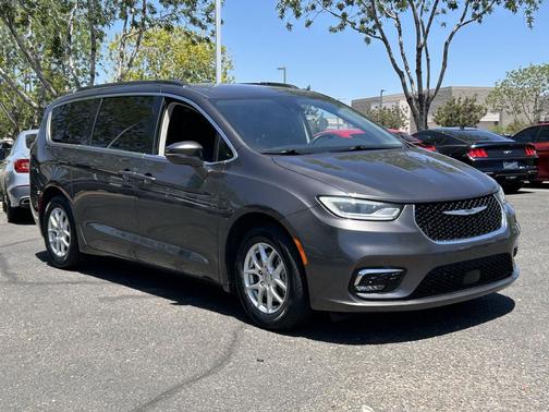 Granite Crystal Metallic Clearcoat 2022 Chrysler Pacifica Touring L