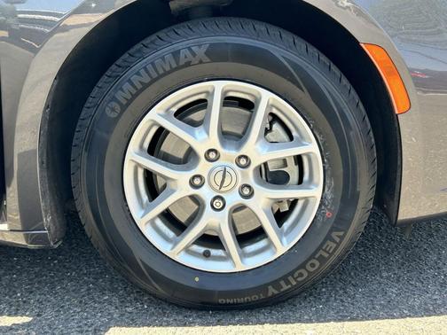 Granite Crystal Metallic Clearcoat 2022 Chrysler Pacifica Touring L
