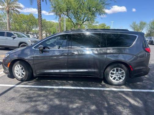 Granite Crystal Metallic Clearcoat 2022 Chrysler Pacifica Touring L
