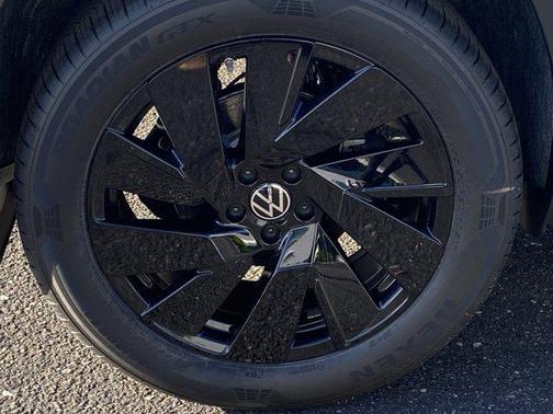 2026 Volkswagen Atlas Cross Sport 2.0T SE w/Technology 4MOTION