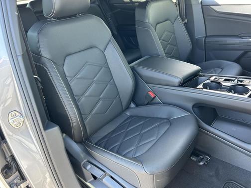Silver Mist Metallic 2026 Volkswagen Atlas Cross Sport 2.0T SE w/Technology