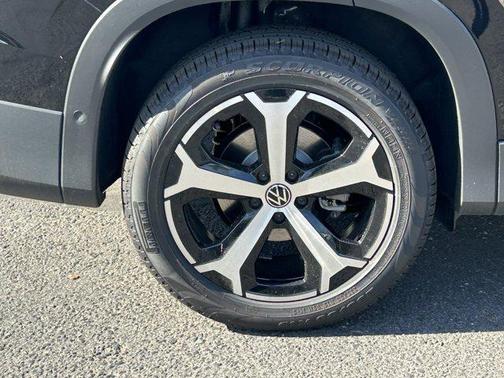 2025 Volkswagen Tiguan 2.0T SE 4MOTION