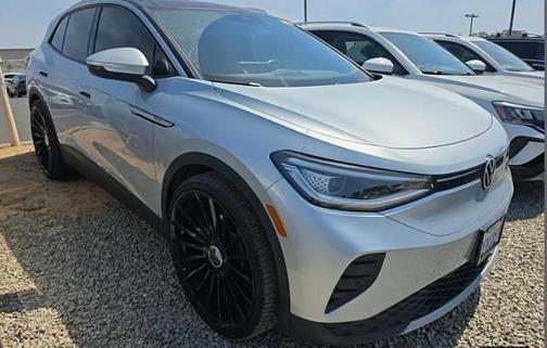 Scale Silver Metallic/Black Roof 2022 Volkswagen ID.4 Pro S