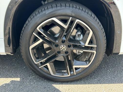 Opal White 2026 Volkswagen Tiguan 2.0T SEL R-Line 4MOTION