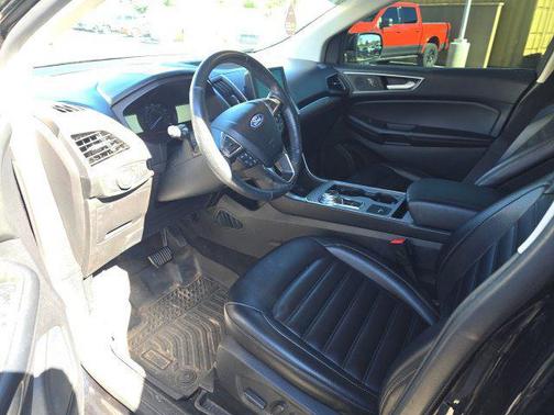 Black Metallic 2022 Ford Edge SEL