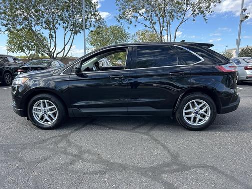 Black Metallic 2022 Ford Edge SEL