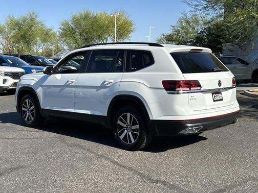 Pure White 2022 Volkswagen Atlas 2.0T SE