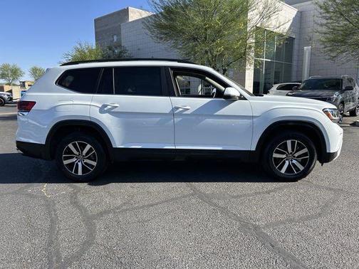 Pure White 2022 Volkswagen Atlas 2.0T SE