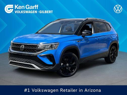 Cornflower Blue w/Deep Black Roof 2024 Volkswagen Taos 1.5T SE
