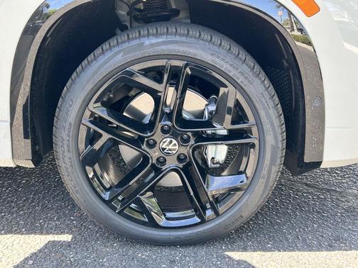 sandstone 2026 Volkswagen Tiguan 2.0T SE R-Line Black 4MOTION