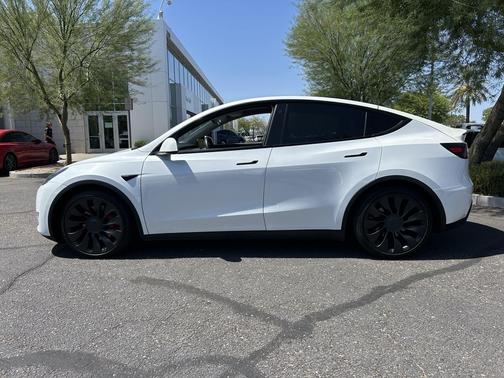 Pearl White Multi-Coat 2022 Tesla Model Y Performance Dual Motor All-Wheel Drive