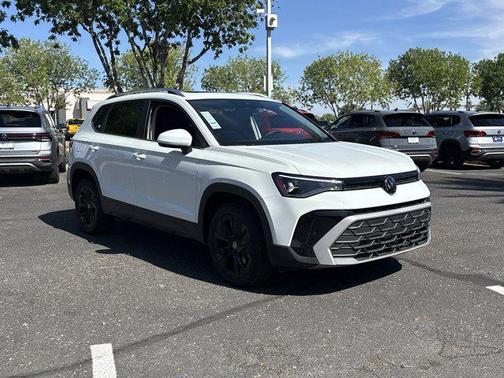 Pure White 2026 Volkswagen Taos SE