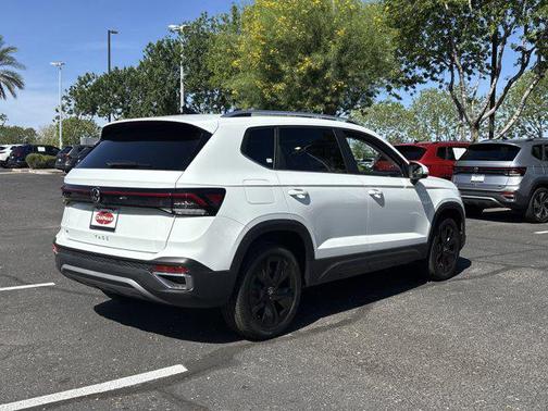 Pure White 2026 Volkswagen Taos SE