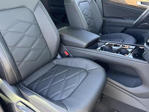 opal white pearl 2026 Volkswagen Atlas 2.0T SE w/Technology