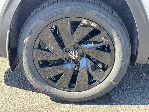 opal white pearl 2026 Volkswagen Atlas 2.0T SE w/Technology