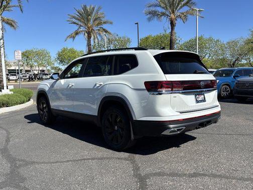 opal white pearl 2026 Volkswagen Atlas 2.0T SE w/Technology