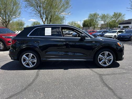 Mythos Black Metallic 2022 Audi Q3 45 S line Premium