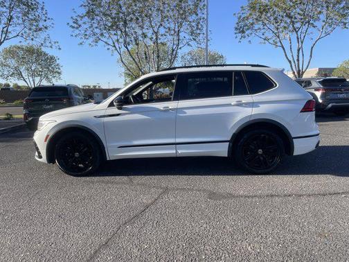 2022 Volkswagen Tiguan 2.0T SE R-Line Black