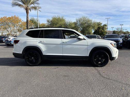 2023 Volkswagen Atlas 3.6L SE w/Technology