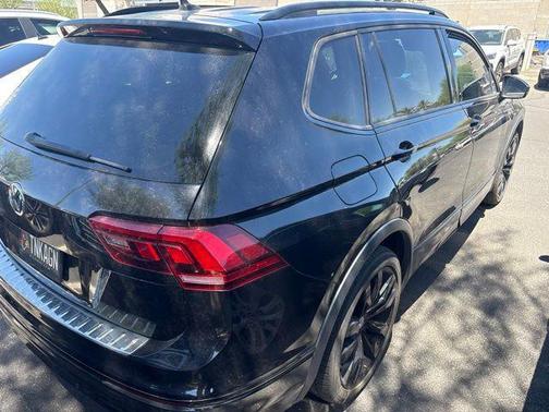 Deep Black Pearl 2021 Volkswagen Tiguan 2.0T SE R-Line Black