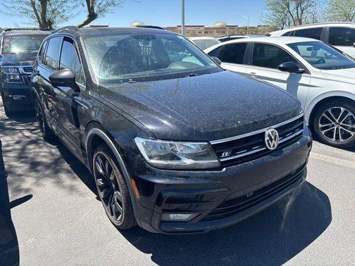 Deep Black Pearl 2021 Volkswagen Tiguan 2.0T SE R-Line Black