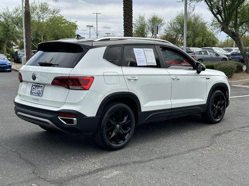 White 2023 Volkswagen Taos 1.5T SE