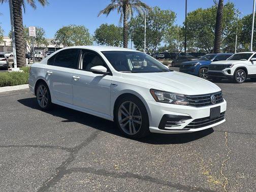 Pure White 2018 Volkswagen Passat 2.0T S