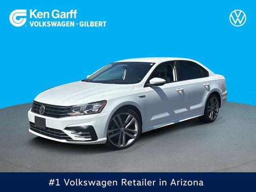 Pure White 2018 Volkswagen Passat 2.0T S