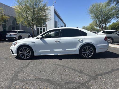 Pure White 2018 Volkswagen Passat 2.0T S