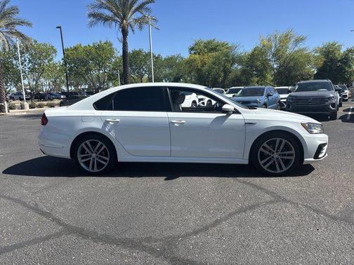 Pure White 2018 Volkswagen Passat 2.0T S