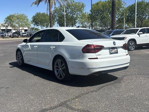 Pure White 2018 Volkswagen Passat 2.0T S