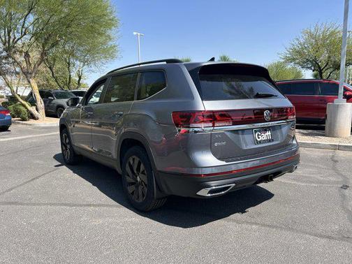 2025 Volkswagen Atlas 2.0T SE w/Technology 4MOTION