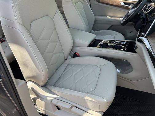 2025 Volkswagen Atlas 2.0T SE w/Technology 4MOTION